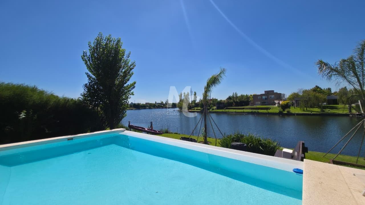 Casa a la laguna en venta en San Francisco - 1