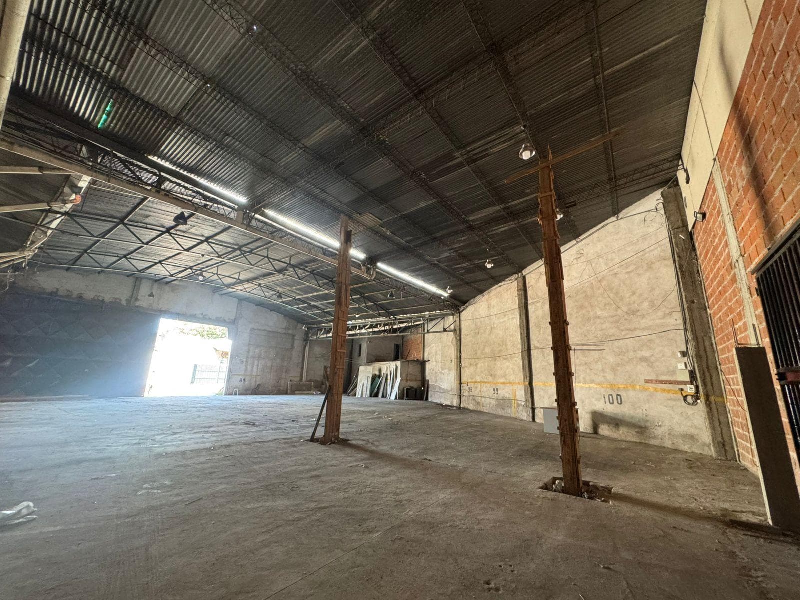 Alquiler de Galpón en Villa Celina de 800 m2 - 1