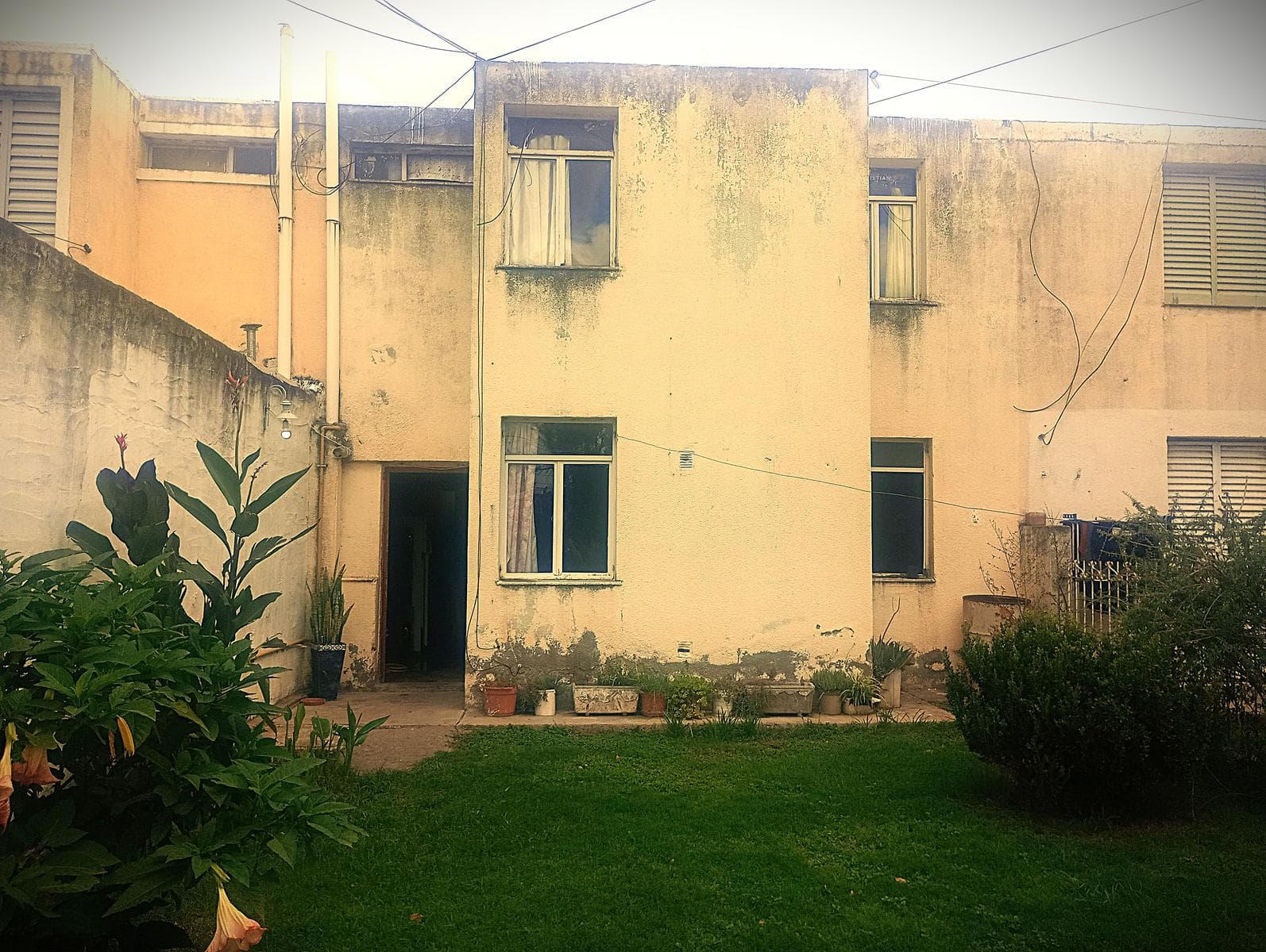 Casa de 5 Ambientes con Terreno Amplio y Posibilidad de Ampliación – Barrio Obras Sanitarias - 1