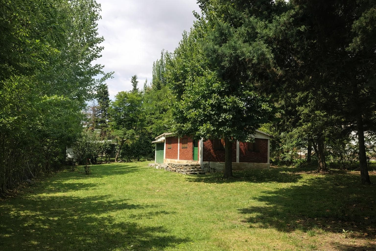 Casa con gran terreno arbolado y entorno natural – Los Manantiales, Potrerillos - 1