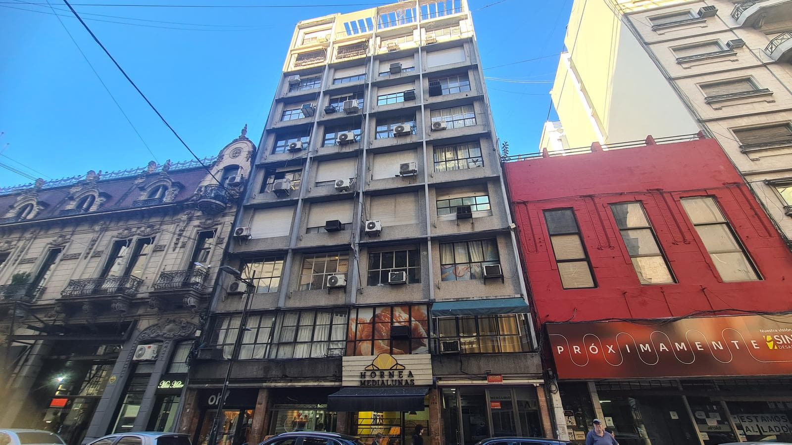 OFICINA CÉNTRICA CON BALCÓN AL FRENTE - 1