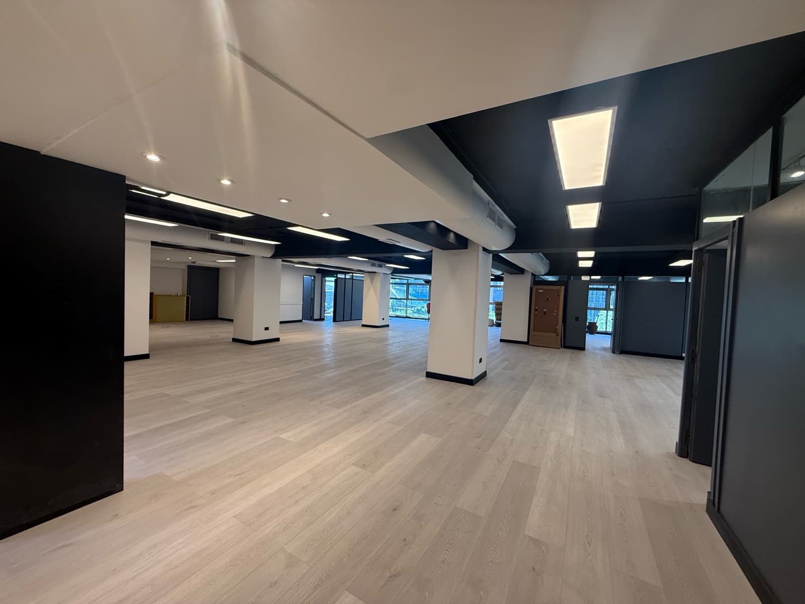 Alquiler de amplio oficina - Retiro - 1