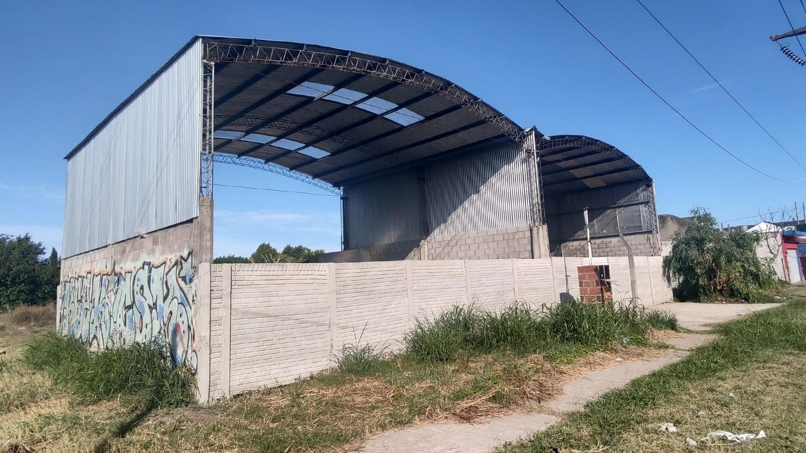 Alquiler Galpón sobre Dardo Rocha entre 18 y 19 - Berazategui - 1