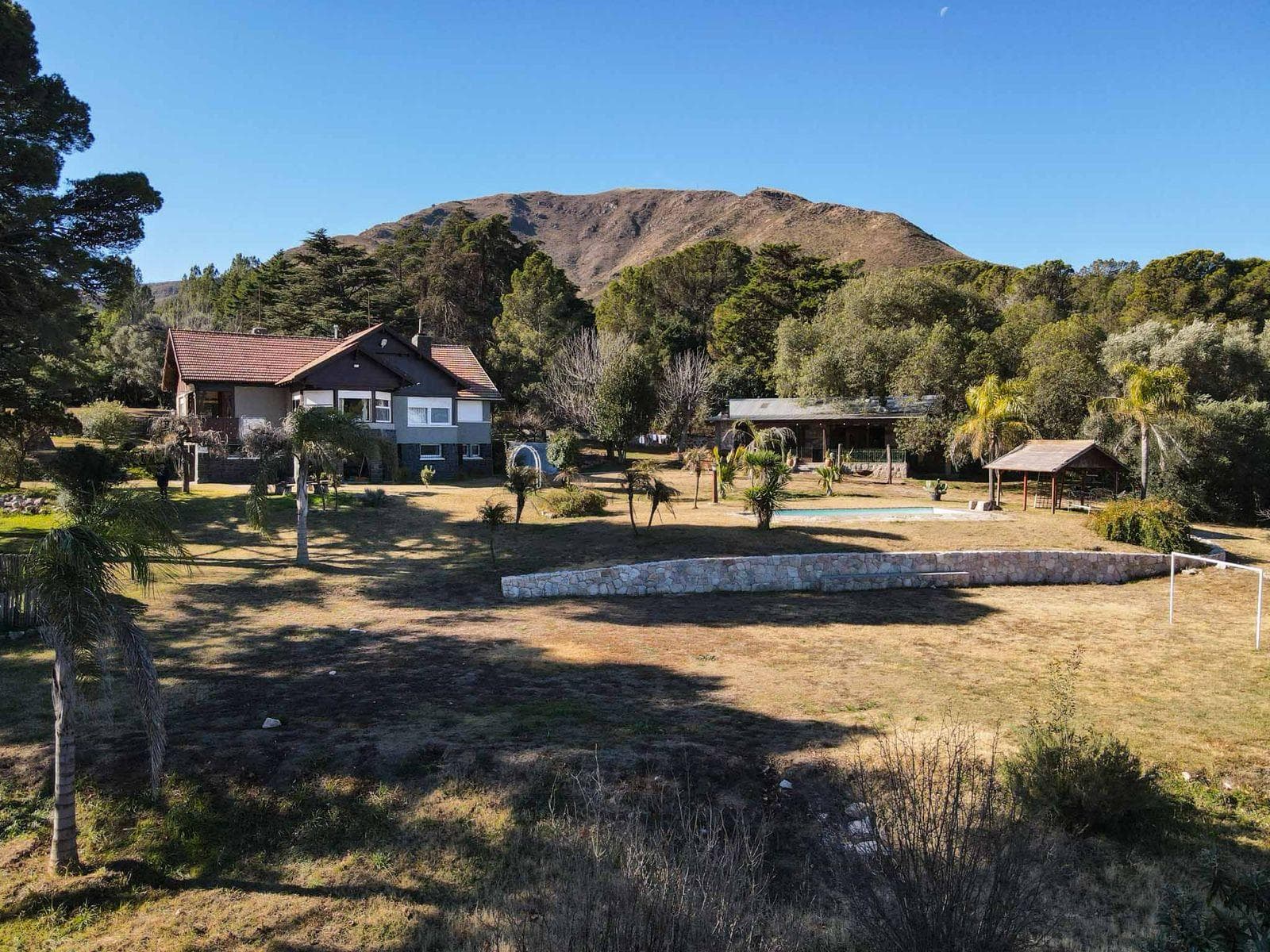 Venta Chalet Historico en La Falda - 6 Dorm y Gran Parque - Escritura - 1