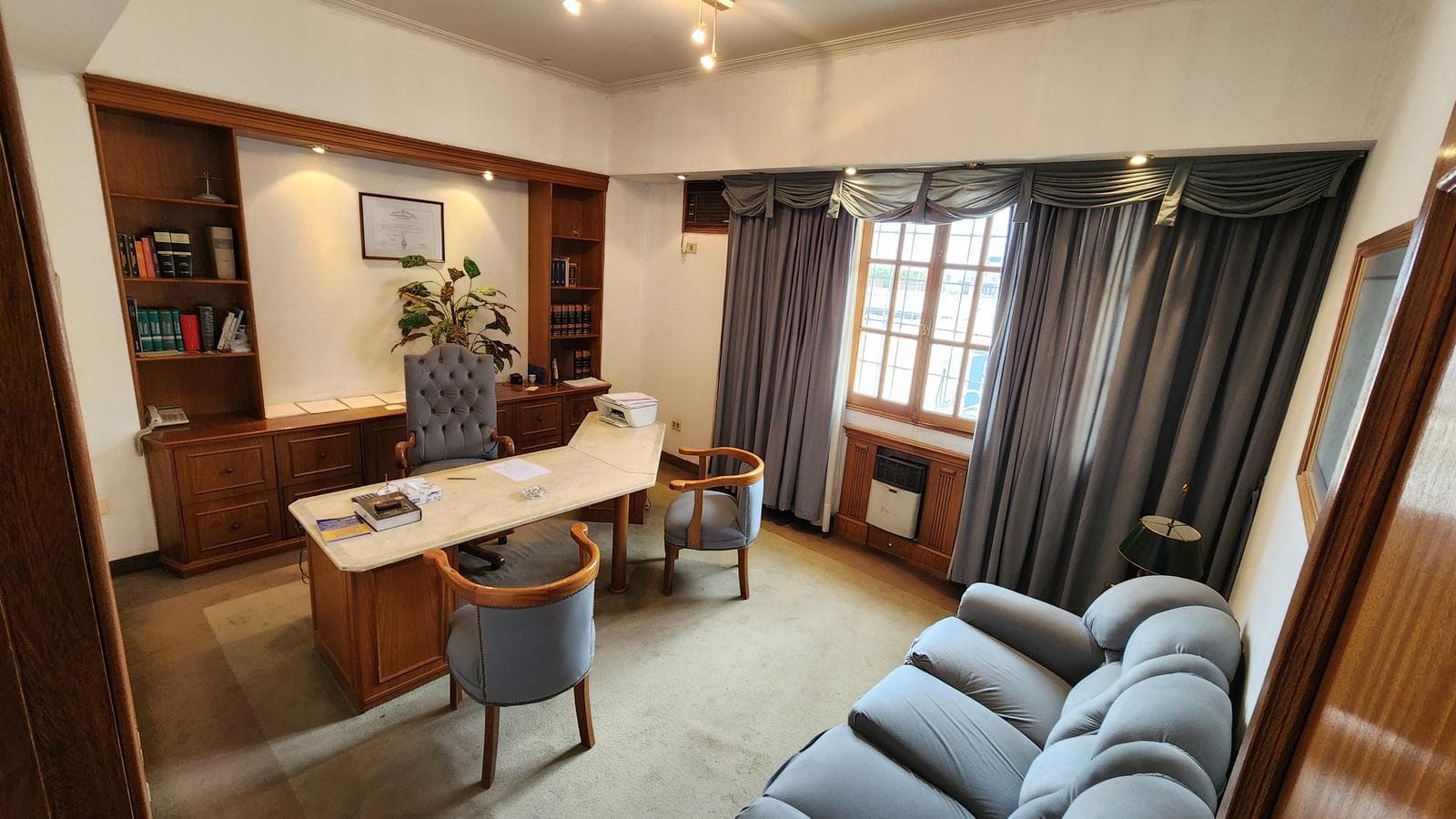 Venta de oficina en calle San Martin y Buenos Aires, galeria Bamac. Mendoza, Ciudad - 1