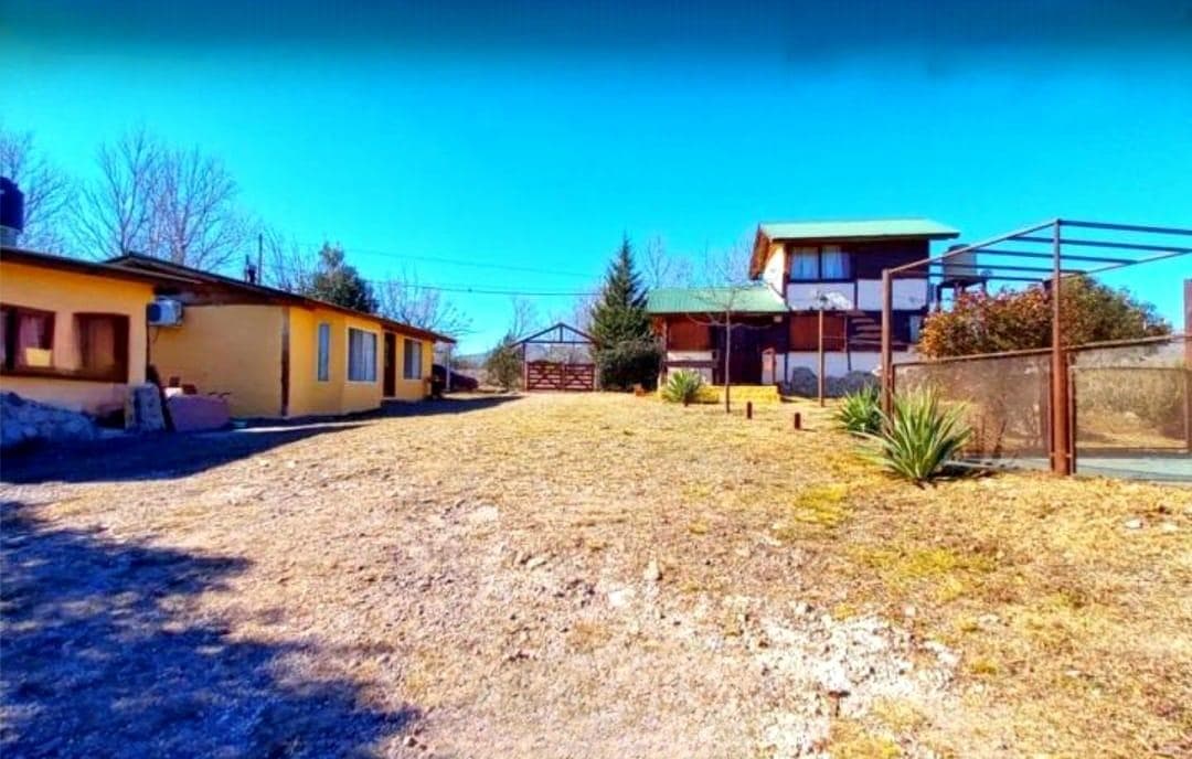 Cabañas para 4 y 5 personas: Parrillero, cochera y piscina - Barrio Villa Gloria - Villa Giardino - 1