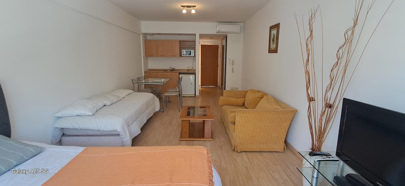 Alquiler de amplio monoambiente amueblado en Edificio Concord Pilar - 1