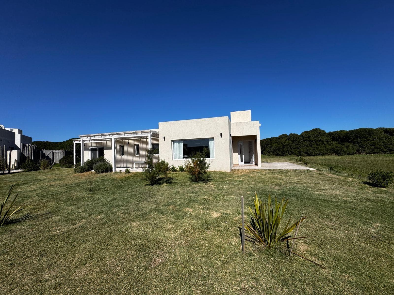 Casa funcional, luminosa y lista para disfrutar en Miramar Links. - 1