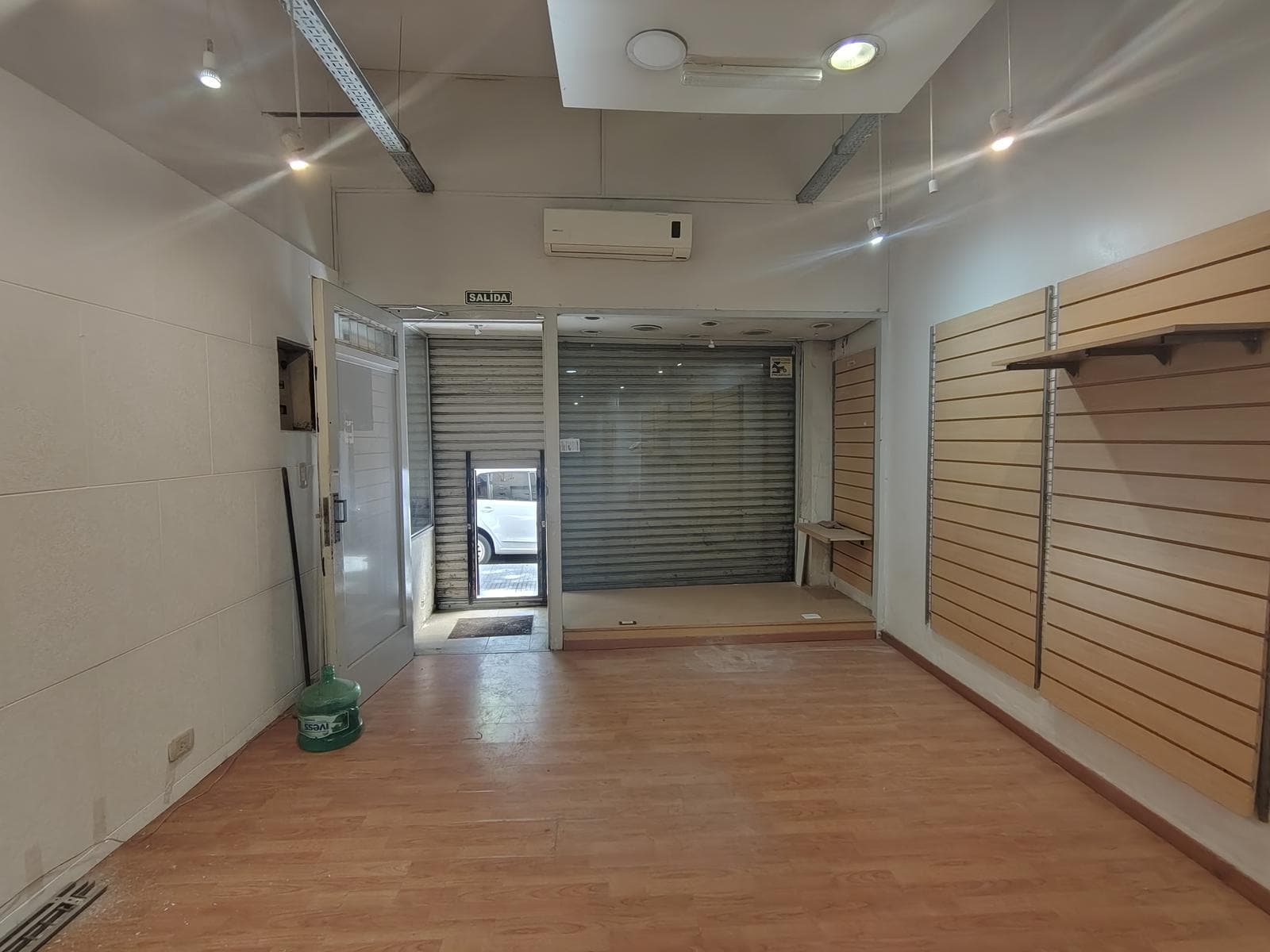 Venta local con fábrica en Balvanera - 1