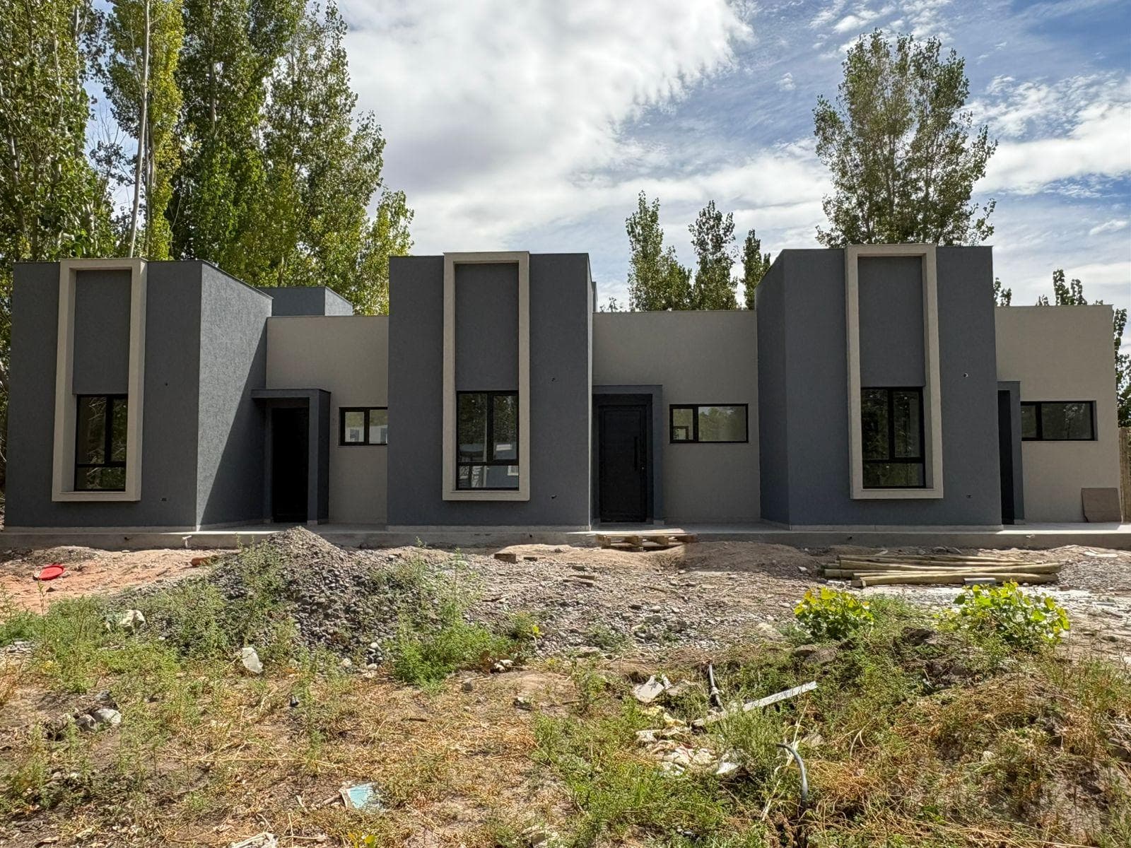 Complejo de 3 Casas para Renta en Añelo - 1