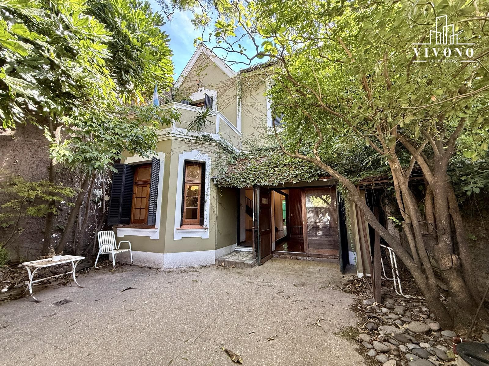 Casa en venta con Pileta Olivos 7 ambientes a cuadras de Maipú y General Paz - 1