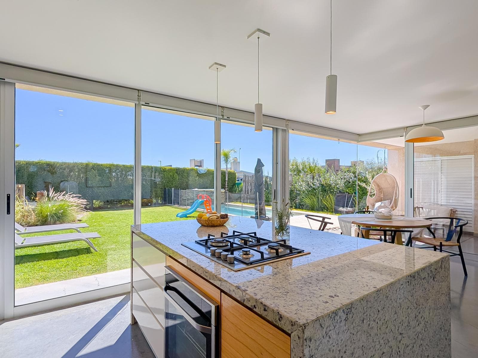 VENTA · CASA · 4 DORMITORIOS · QUINCHO · PISCINA · FONDO NORTE · FUNES - 1