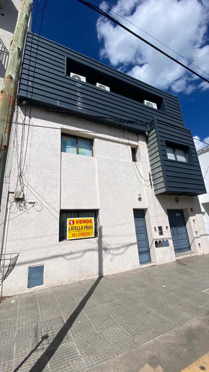 Amplio Complejo de multiples Oficinas en General Paz - 1