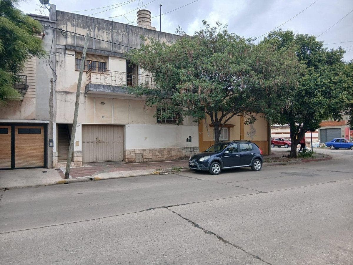 VENTA CASA ALTA CORDOBA 2 DORM A REFACCIONAR - 1