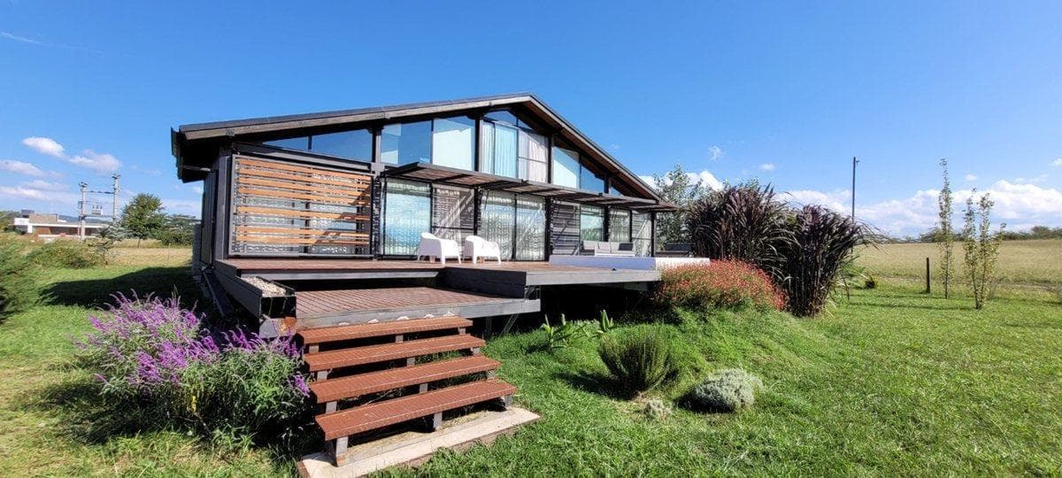 VENTA CASA EXCLUSIVIA EQUIPADA EN PUNTO CLARO - 1