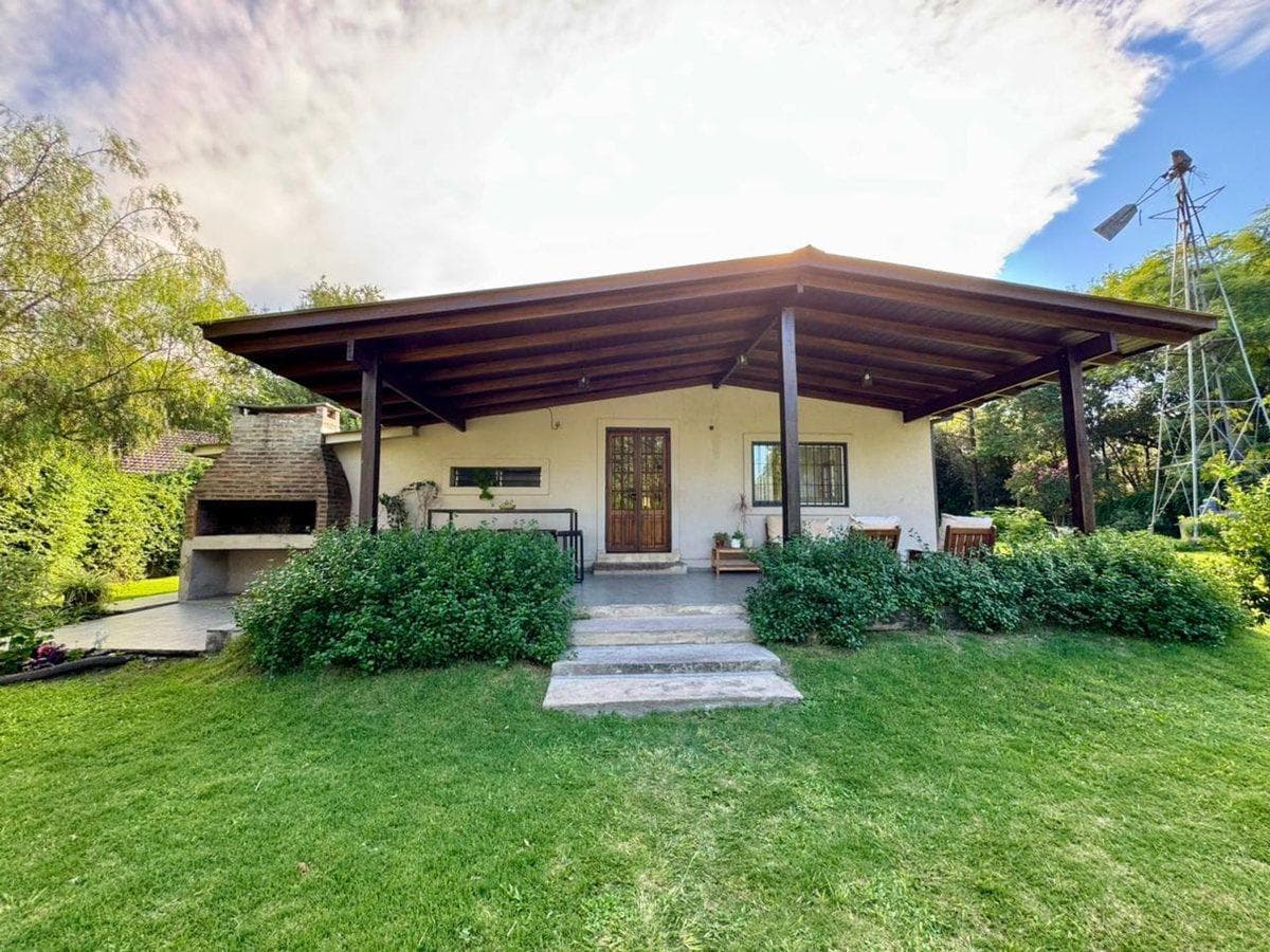 VENTA CASA 4 DORM PILETA VILLA ALLENDE - 1