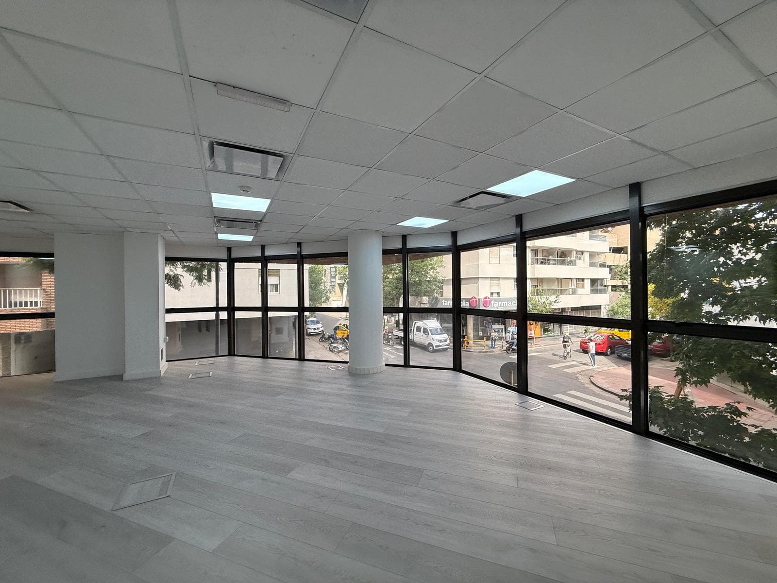 ALQUILER - AMPLIAS OFICINAS - EDIFICIO TORRE YRIGOYEN I-II NUEVA CORDOBA - 1