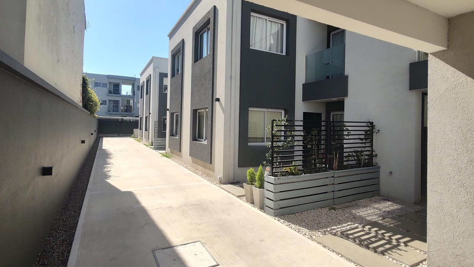 VENTA DUPLEX 3 AMBIENTES EN BERAZATEGUI - 1