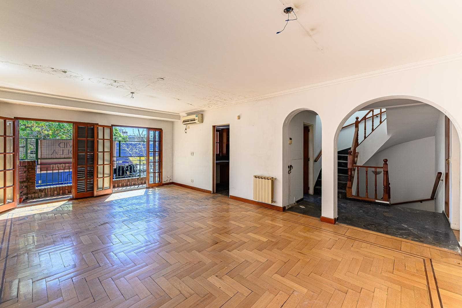 VENTA • BELGRANO • CASA • 5 AMBIENTES • COCHERA • A RECICLAR - 1