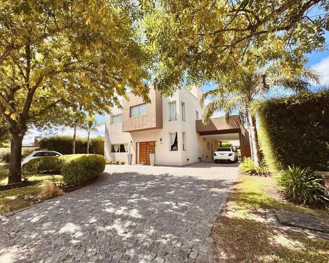 Barrancas de Iraola: casa con gran jardín, parrilla y terraza lista para sumar metros - 1