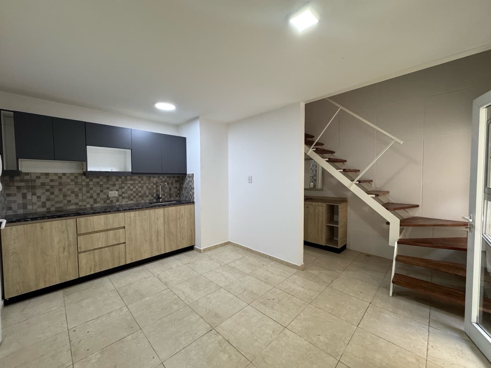 Local oficina departamento duplex en el centro de rosario barrio lourdes a metros de oroño con patio - 1