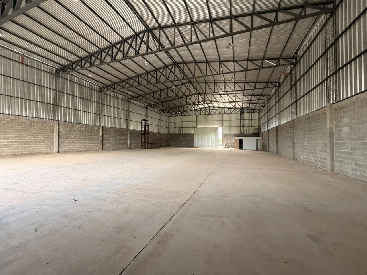 Galpón en Punto 53 Venta o Alquiler - 1