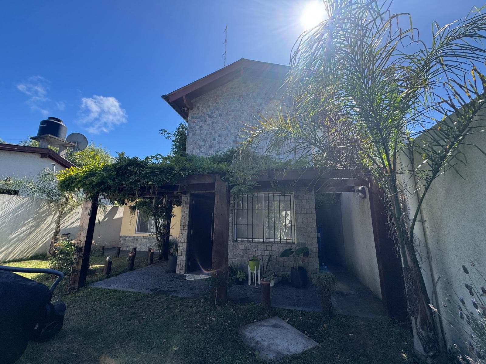 VENTA PH TODOS LOS SERVICIOS. QUINCHO. PATIO. COCHERA - 1