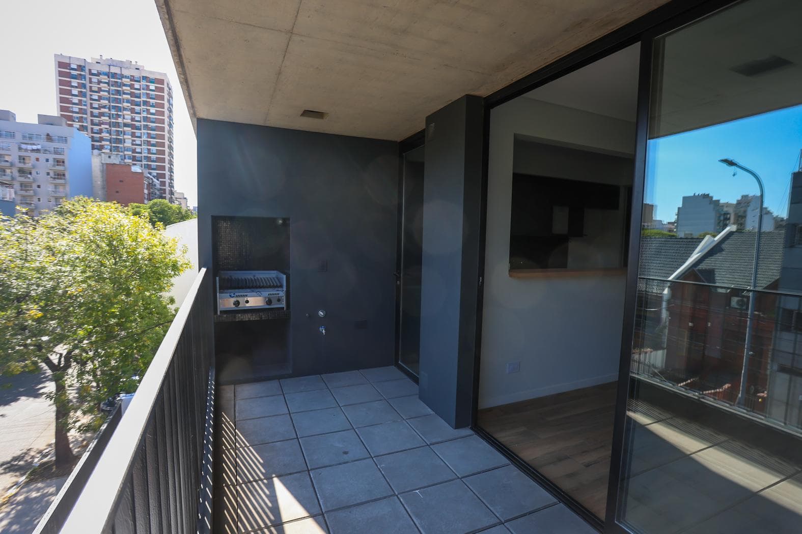 Amplio departamento 3 ambientes – Parque Chacabuco - 1