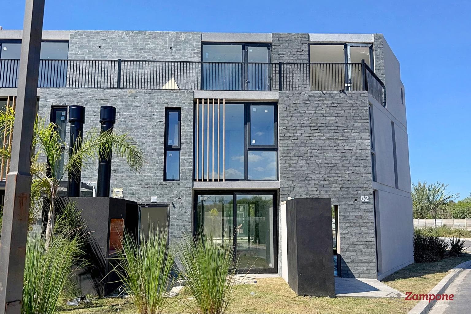 VENTA CASA TRIPLEX 4 AMBIENTES EN SUNNY REMEROS TIGRE – JARDÍN, PARRILLA, COCHERA Y EQUIPADA - 1