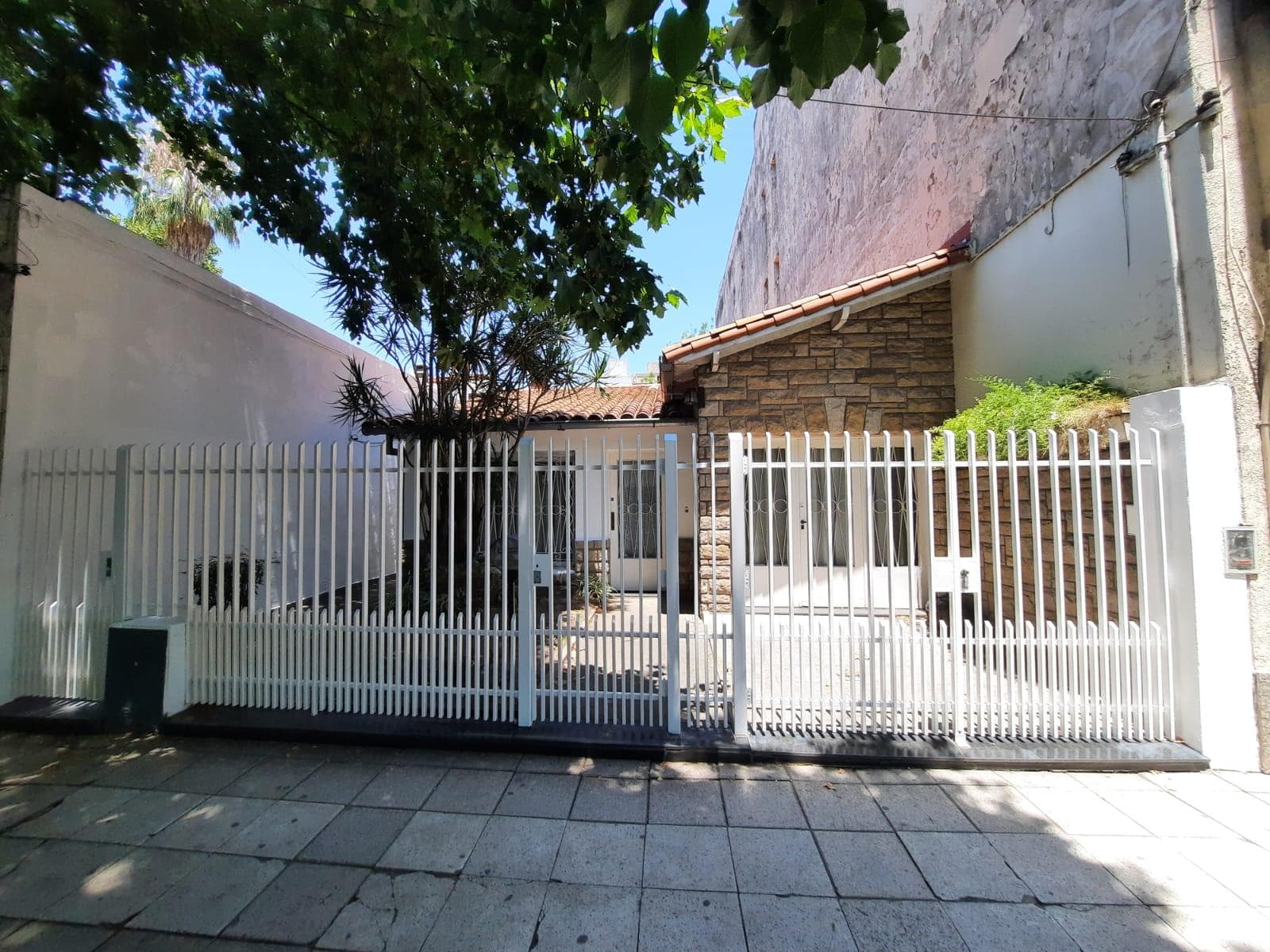 VENTA CASA 7 AMBIENTES CASEROS CENTRO - 1