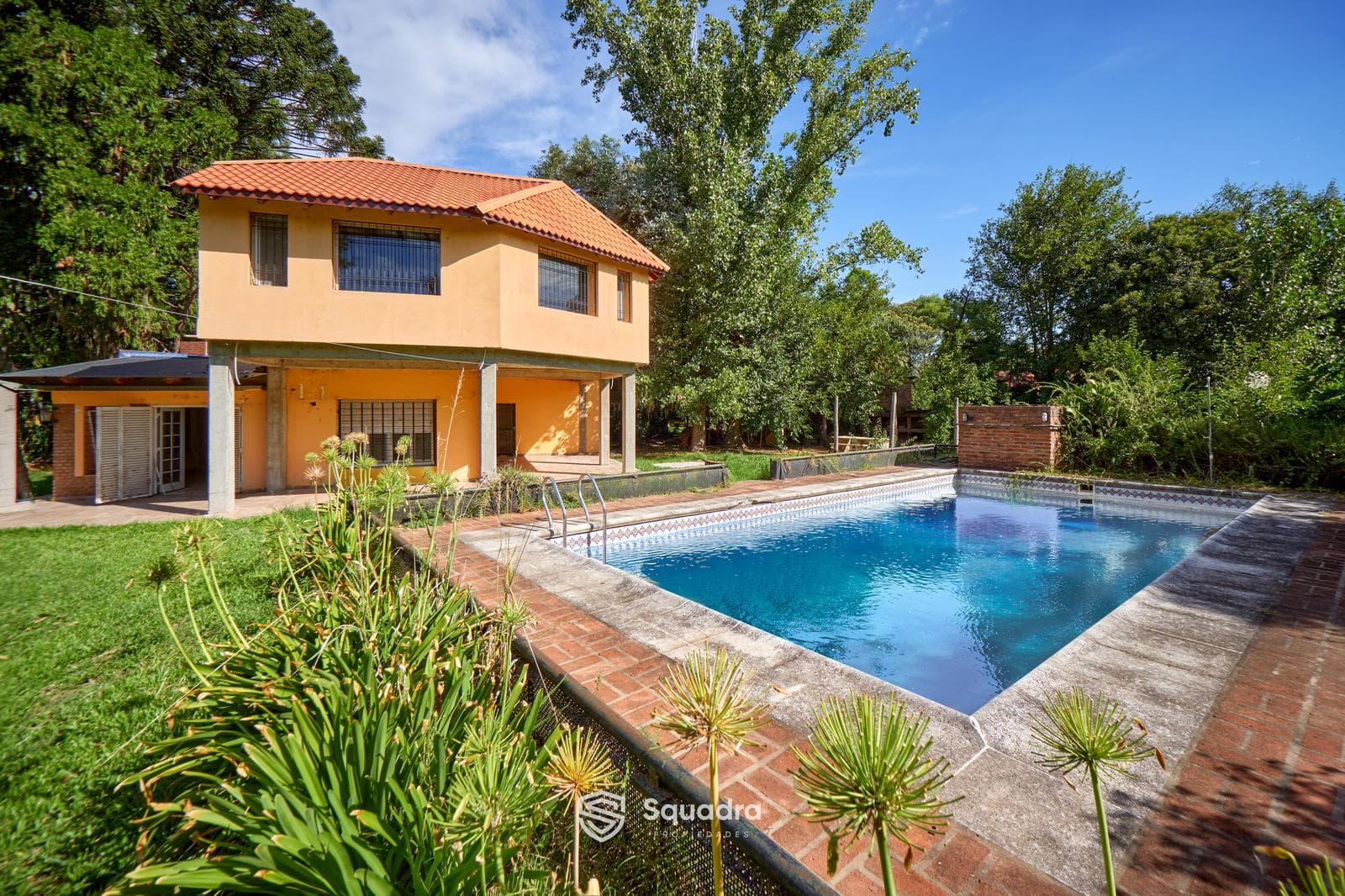 ALQUILER - Casa de dos dormitorios, galería, piscina - Garita 14, Funes. - 1