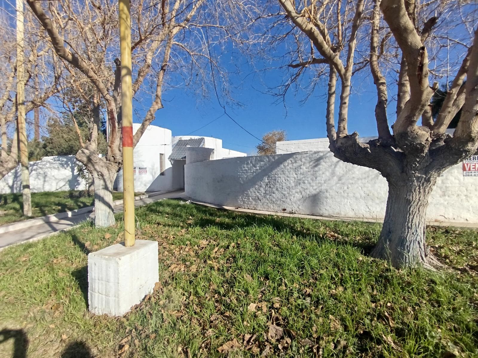 Venta Hotel- Oficinas - 12 habitaciones con baño y cochera ( Ruta 20 y Calle 6) - 1