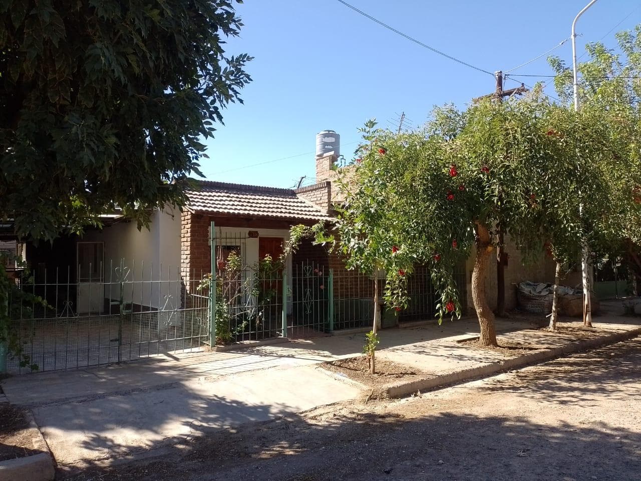 VENTA CASA 2 DORMITORIOS 3 DPTOS. - CINCO SALTOS - 1