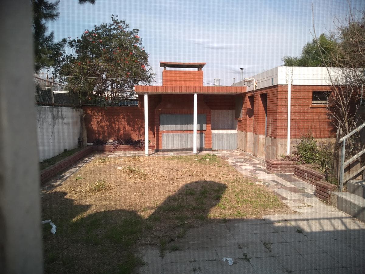 VENTA - CASA DOS DORMITORIOS CON PATIO Y COCHERA- BARRIO SALADILLO - 1