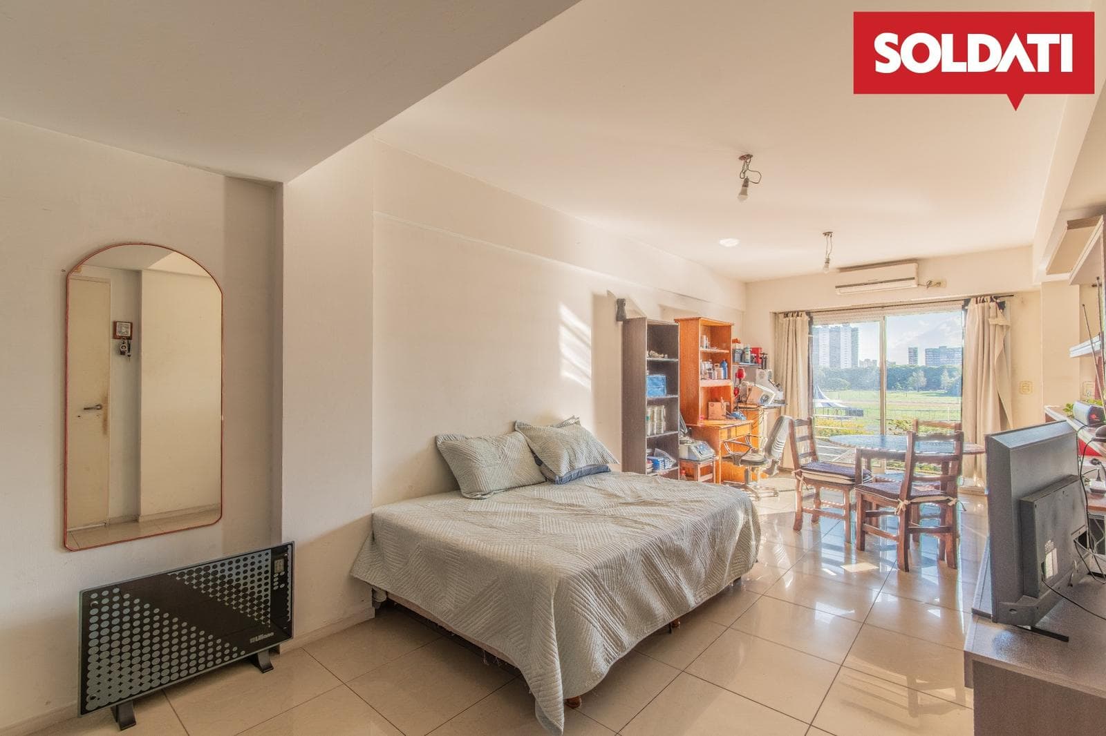 Venta Monoambiente con vestidor muy luminoso.Contrafrente balcón vista abierta. Parque Patricios. - 1