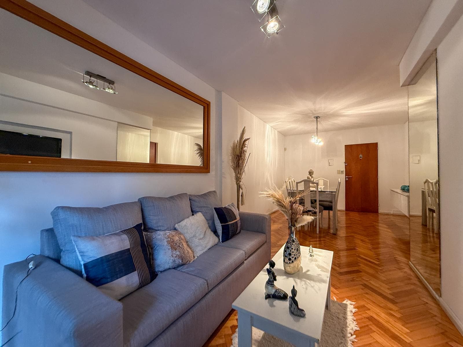 Venta departamento semi piso de 2 dormitorios con doble balcón barrio Martin, Rosario - 1