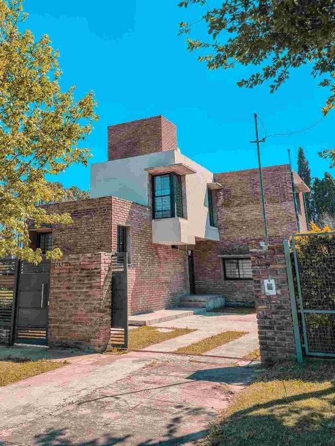 CASA EN VENTA A ESTRENAR 3 DORMITORIOS ROLDÁN - 1