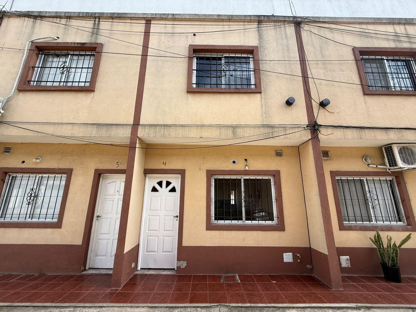 SE ALQUILA DUPLEX DE 3 AMBIENTES CON ESPACIO GUARDA COCHE EN SAN MIGUEL - 1