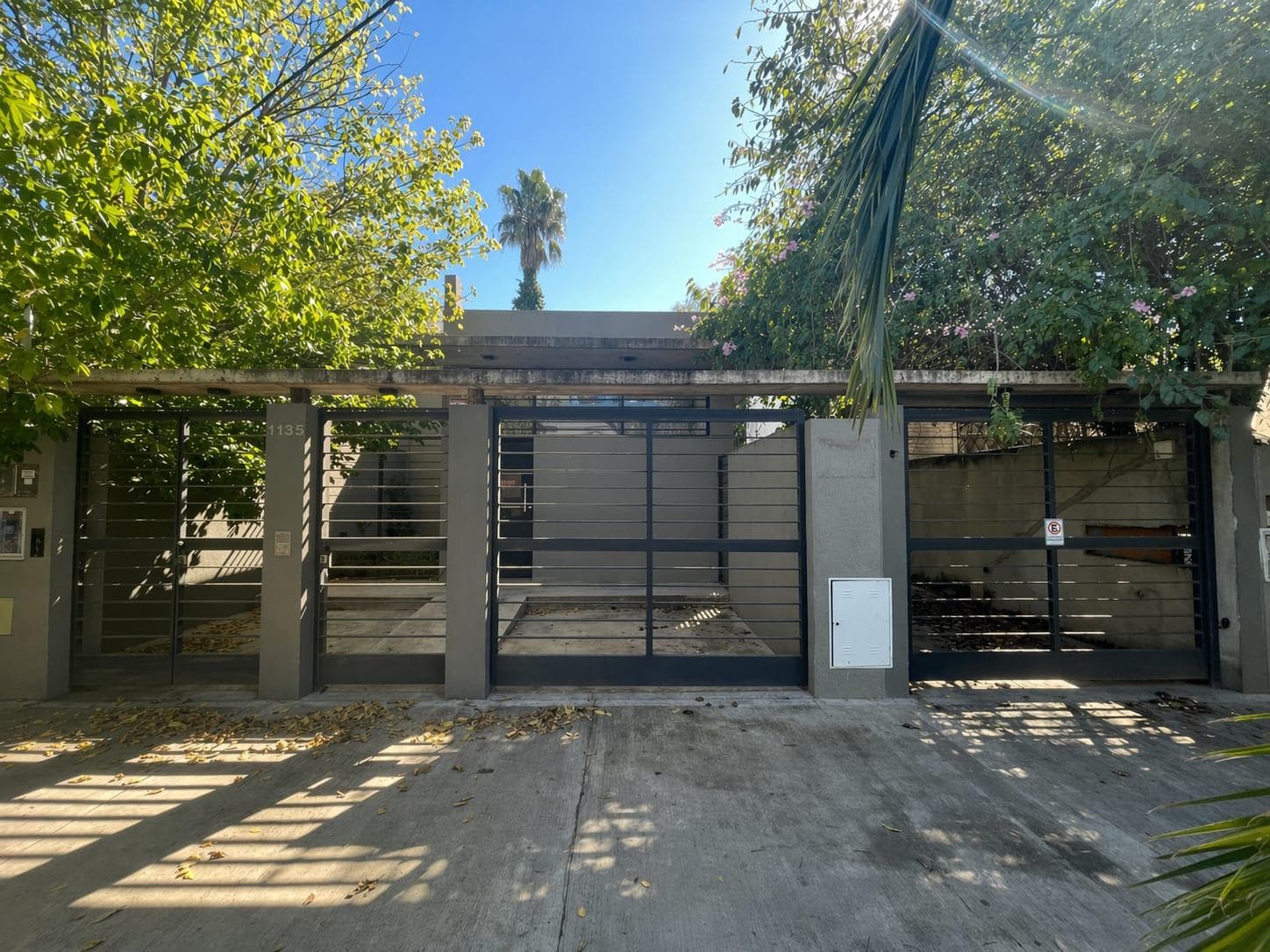 Casa 5 ambientes venta o alquiler ideal uso profesional/ comercial, zona centrica de Ituzaingo Norte - 1