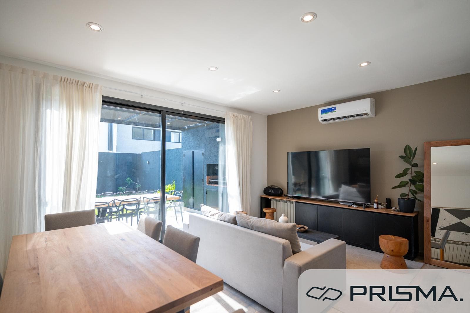 DÚPLEX-3 DORM-SAN IGNACIO MANANTIALES CON PILETA- NO APTO CRÉDITO - 1