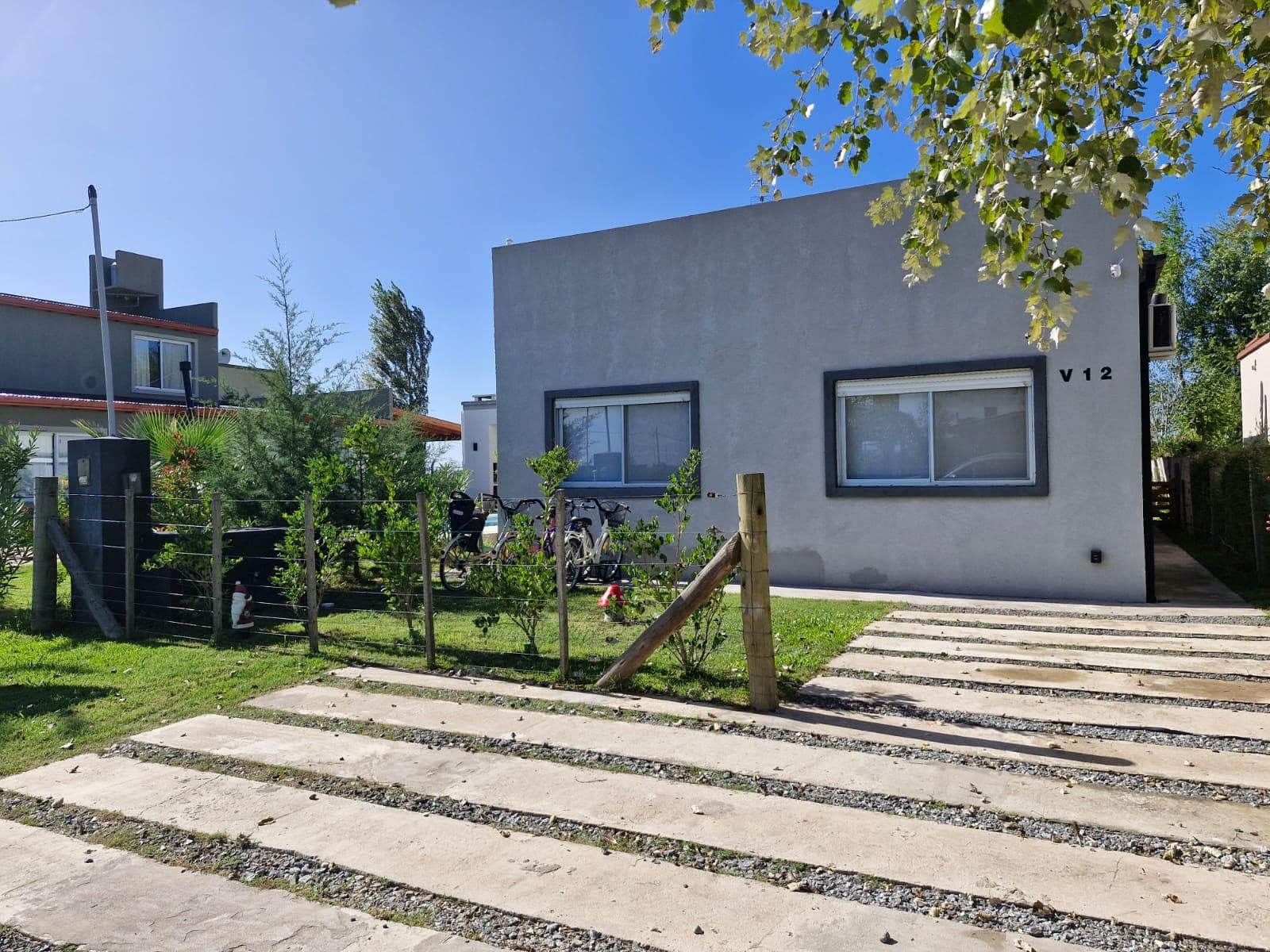 Casa en venta y alquiler en Domselaar Chico - 1