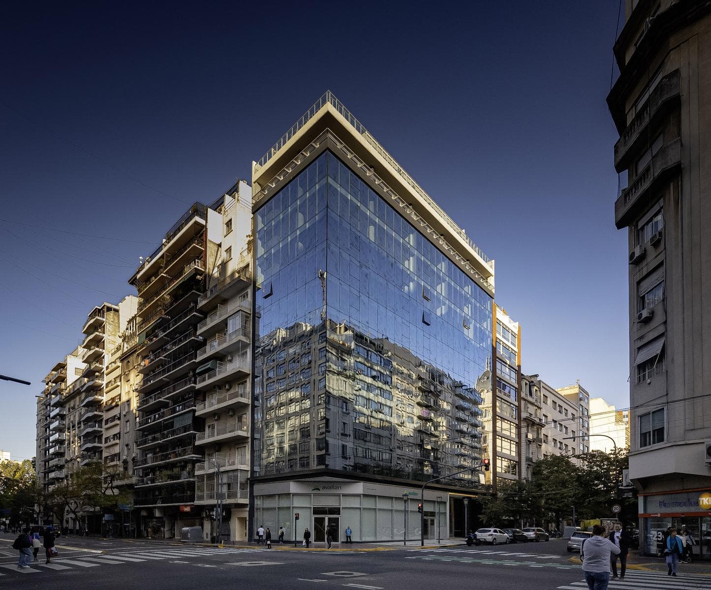 ALQUILER OFICINA COMERCIAL EN EDIFICIO CORPORATIVO EN TRIBUNALES - 1