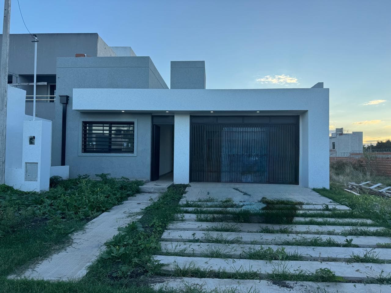 Casa a estrenar con piscina en terreno de 420 m2 - 1