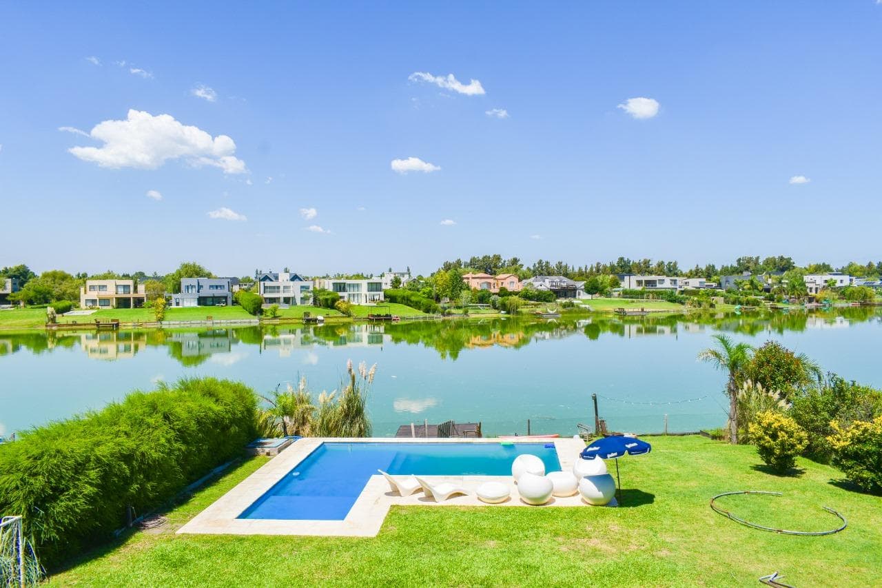 Venta Casa 4 amb. a La Laguna barrio San Benito Villanueva Tigre - 1