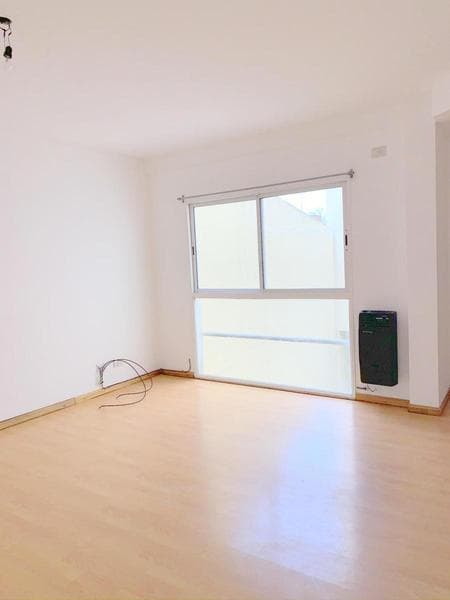 Departamento 2 amb CON COCHERA metros estacion Beccar - 1