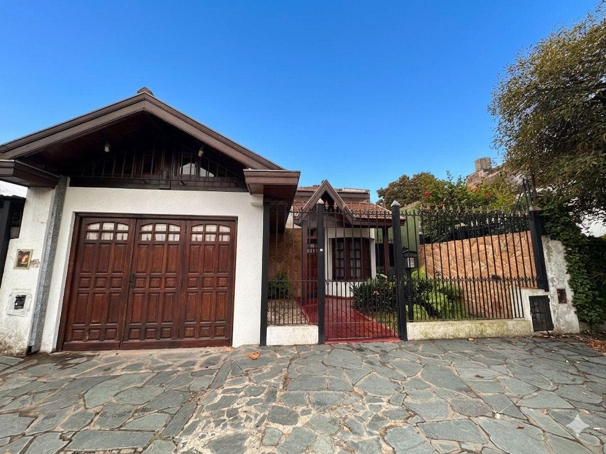 Casa 5 ambientes Berazategui centro venta - 1