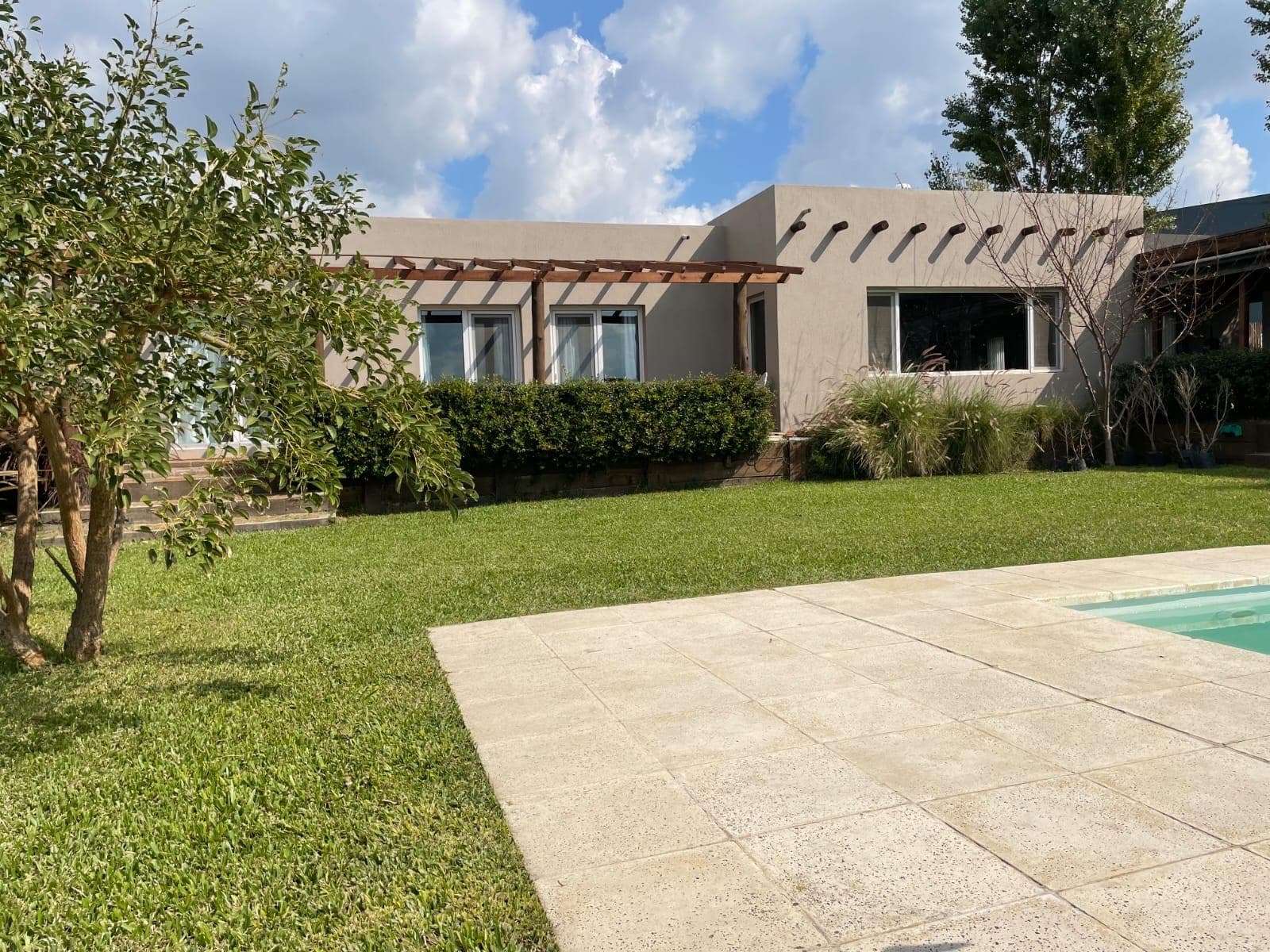 Alquiler Anual Casa 5 Amb a La Laguna Barrio San Benito Villanueva Tigre - 1