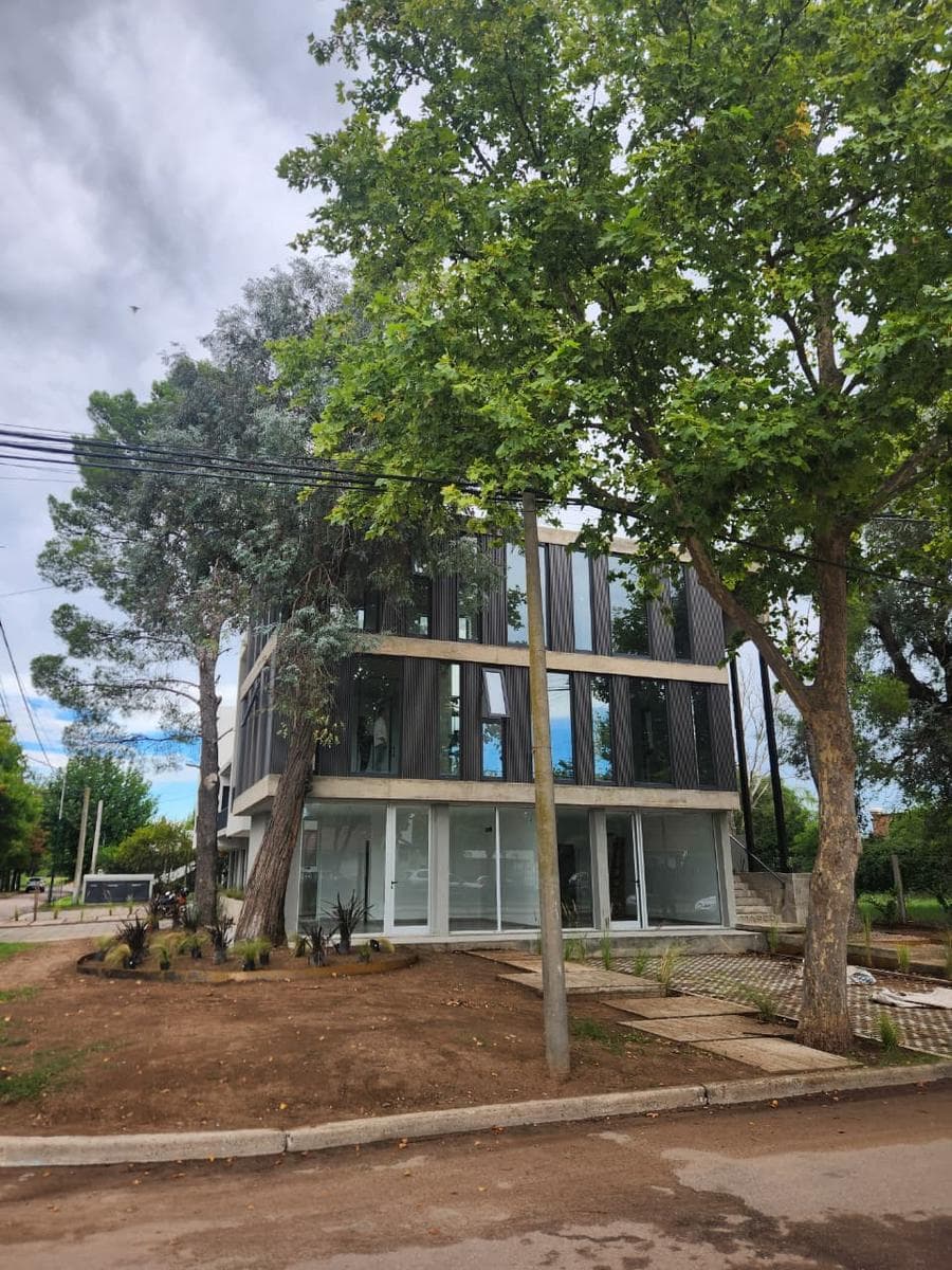 Local en General Pico - 1