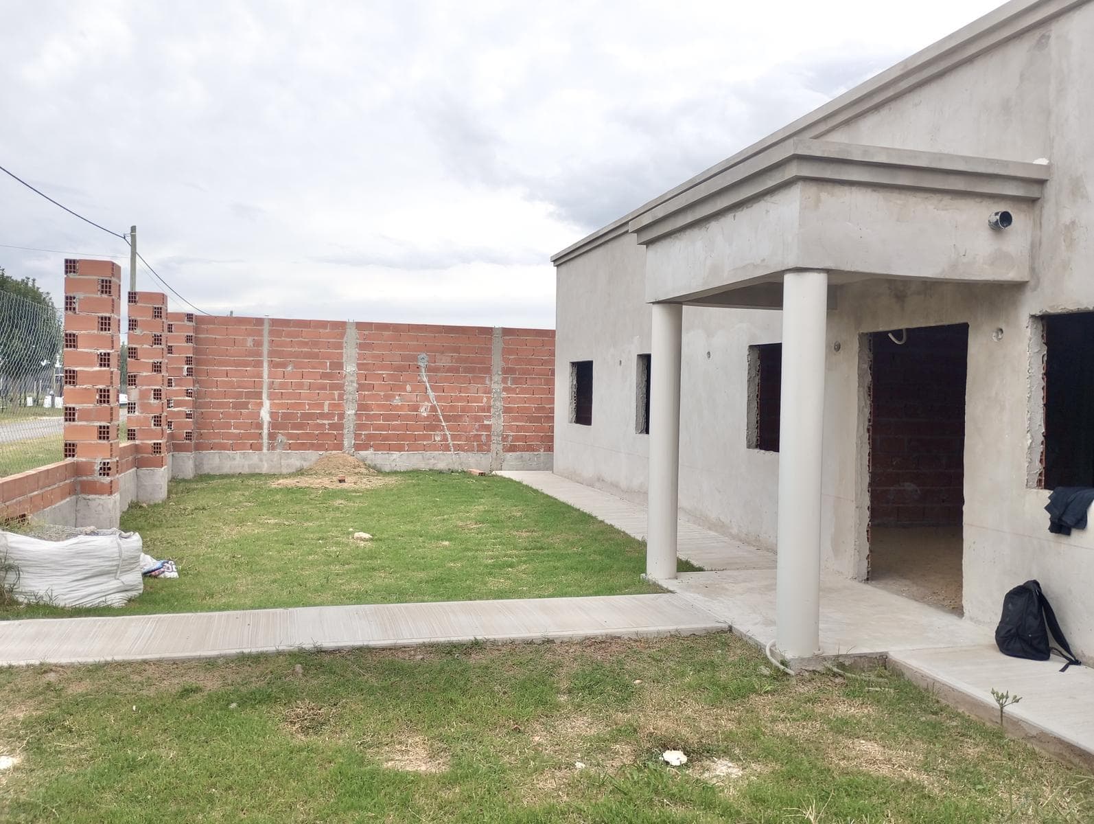 Casa a terminar en Venta, con terreno de 600m², en Barrio La Campiña. Zarate - 1