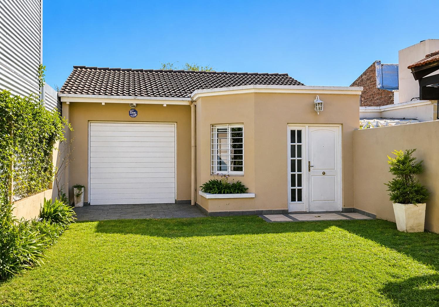 Casa en predio cerrado en Argüello – 3 dorm | Seguridad y tranquilidad - 1